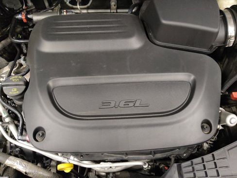 Used 2022 Chrysler Voyager LX FWD image 30