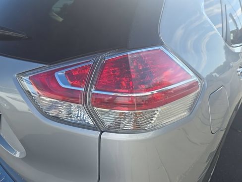 Used 2016 Nissan Rogue S w/ Appearance Package AWD/4WD image 33