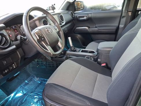 Used 2021 Toyota Tacoma TRD Sport AWD/4WD image 14