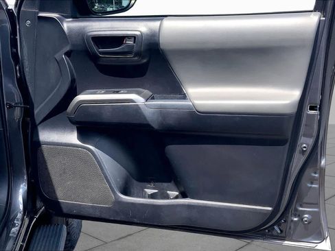 Used 2019 Toyota Tacoma SR5 RWD image 23