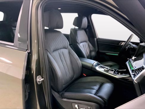 Certified 2025 BMW X7 M60i AWD/4WD image 8
