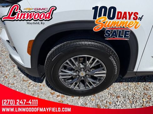Used 2026 Chevrolet Traverse LT FWD image 9