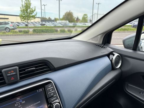 Used 2025 Nissan Versa SV FWD image 33