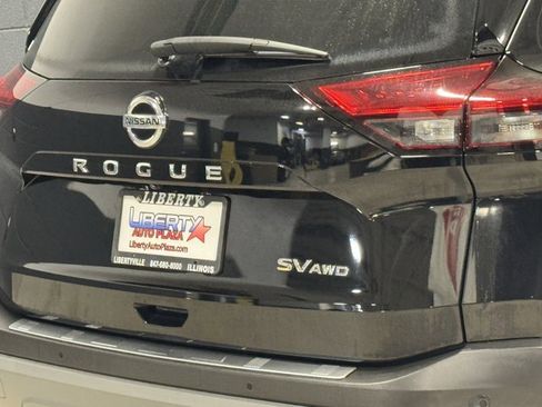 Used 2021 Nissan Rogue SV w/ Premium Package image 14