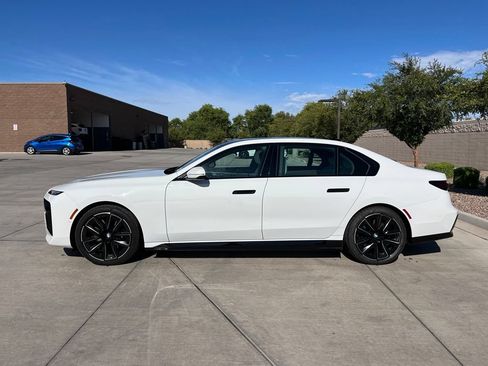 Used 2023 BMW i7 xDrive60 w/ Parking Assistance Package AWD/4WD image 10