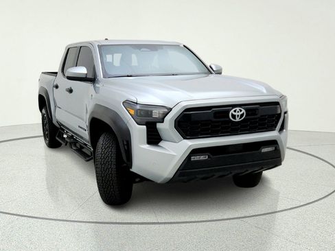Used 2024 Toyota Tacoma TRD Off-Road w/ TRD Off Road Upgrade Package AWD/4WD image 4