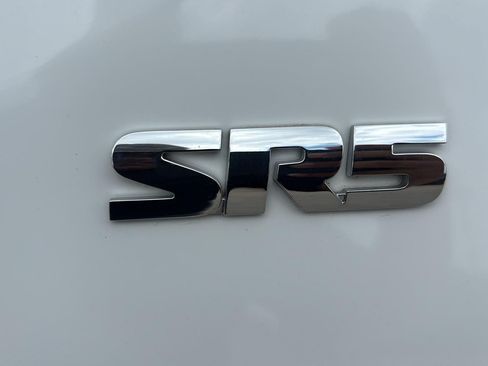 Used 2023 Toyota Tacoma SR5 AWD/4WD image 9