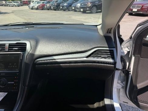 Used 2016 Ford Fusion Titanium FWD image 38