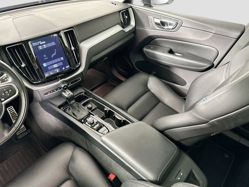 Certified 2018 Volvo XC60 T5 Momentum w/ Convenience Package image 25