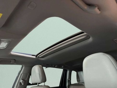 Used 2019 Toyota Highlander XLE AWD/4WD image 24
