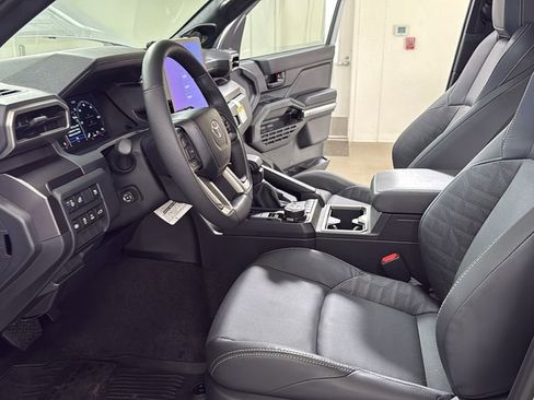 Used 2025 Toyota 4Runner TRD Off-Road Premium image 13