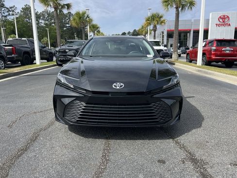 Used 2025 Toyota Camry LE image 3