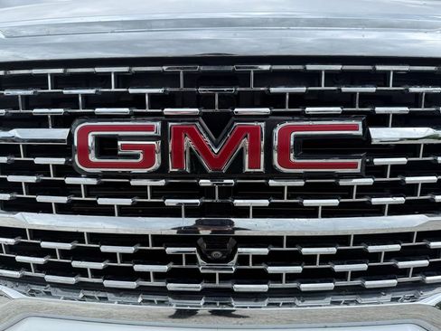Used 2023 GMC Acadia Denali w/ Denali Ultimate Package AWD/4WD image 19