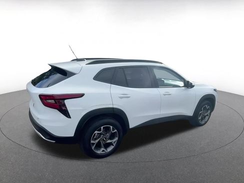 Used 2025 Chevrolet Trax LT image 15
