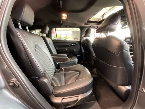 Used 2023 Toyota Highlander XSE AWD/4WD image 19