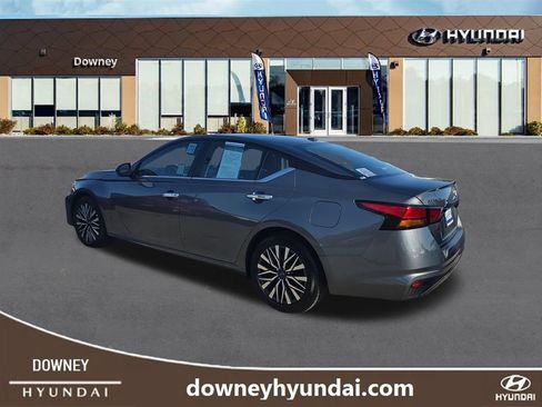 Used 2025 Nissan Altima 2.5 SV FWD image 3