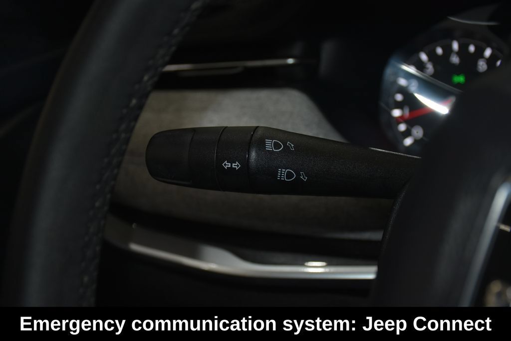 Used 2025 Jeep Compass Latitude w/ Sun & Sound Group AWD/4WD image 16