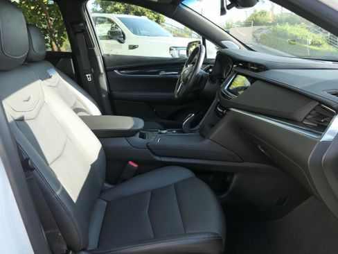 Certified 2024 Cadillac XT5 Premium Luxury FWD image 27