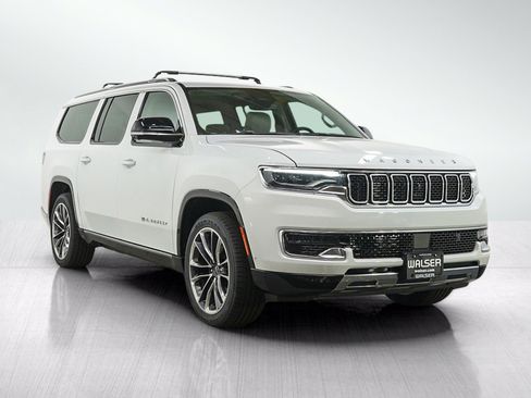 Used 2024 Jeep Wagoneer L Series III w/ Premium Group I AWD/4WD image 7