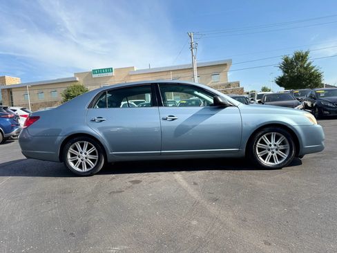 Used 2005 Toyota Avalon Limited FWD image 2