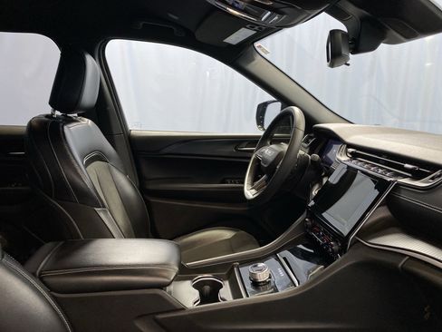 Used 2023 Jeep Grand Cherokee L Laredo image 42