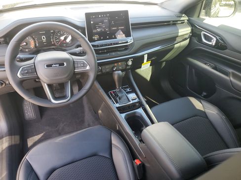 New 2026 Jeep Compass Latitude image 12