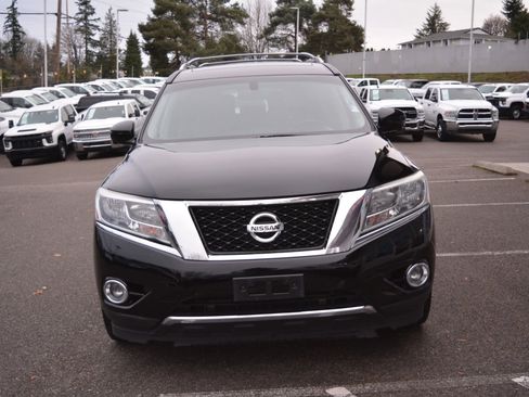 Used 2014 Nissan Pathfinder Platinum image 2