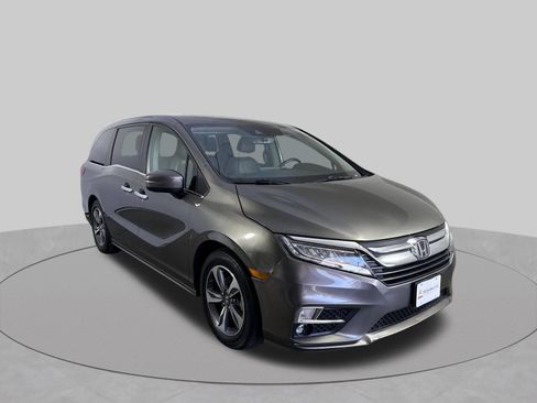 Used 2018 Honda Odyssey Touring image 3