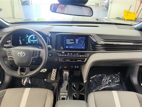 Used 2025 Toyota Camry SE FWD image 35