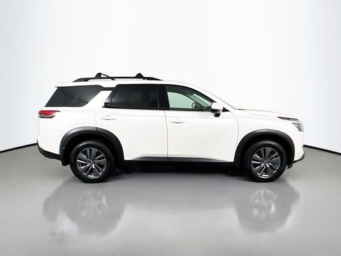 Used 2024 Nissan Pathfinder SV FWD image 4