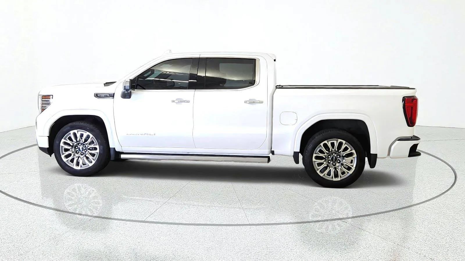 Used 2023 GMC Sierra 1500 Denali Ultimate AWD/4WD image 5