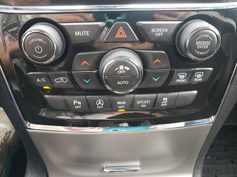 Used 2021 Jeep Grand Cherokee Laredo X AWD/4WD image 19