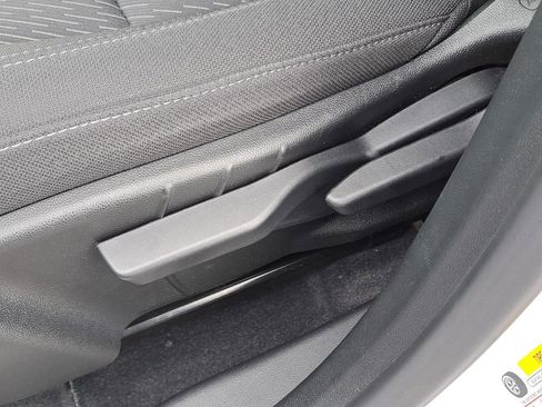 Certified 2025 Chevrolet Equinox LT FWD image 18