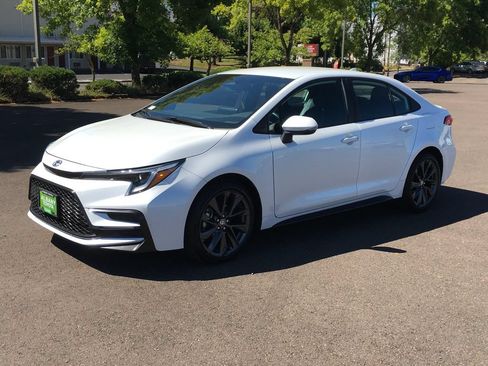 Used 2025 Toyota Corolla SE FWD image 11