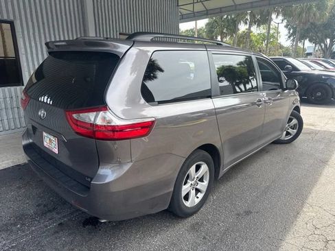 Used 2017 Toyota Sienna LE FWD image 7