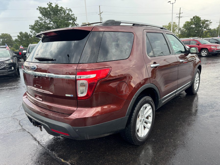 Used 2015 Ford Explorer XLT w/ Equipment Group 202A AWD/4WD image 4