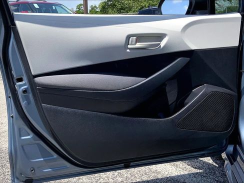 Used 2023 Toyota Corolla LE image 21