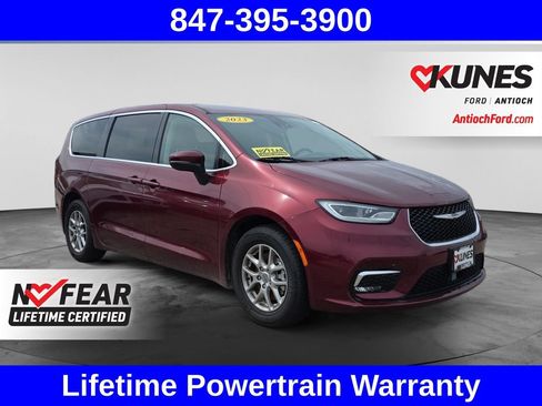 Used 2023 Chrysler Pacifica Touring-L FWD image 1