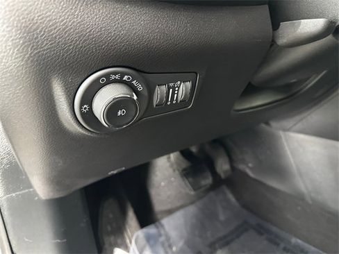 Used 2024 Jeep Compass Latitude image 22