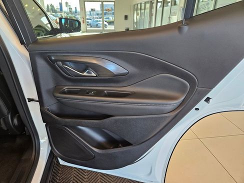 Used 2024 GMC Terrain SLT image 28