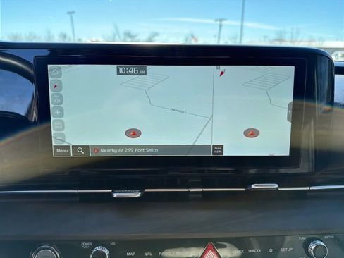 Used 2024 Kia Carnival EX image 32