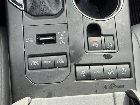 Used 2020 Toyota Highlander XLE image 14