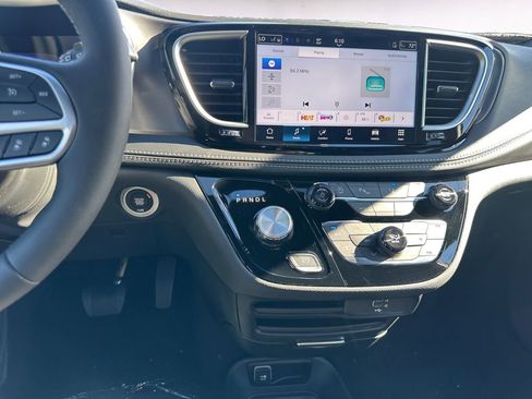 New 2026 Chrysler Pacifica Select FWD image 11