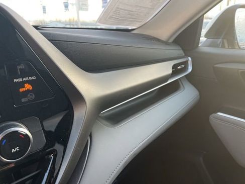 Certified 2023 Toyota Highlander L image 19
