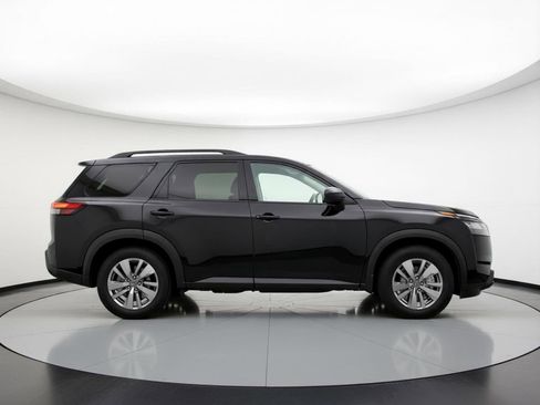 Used 2025 Nissan Pathfinder SV image 11