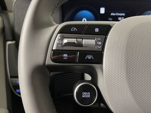 Used 2025 Hyundai Ioniq 5 SEL image 28