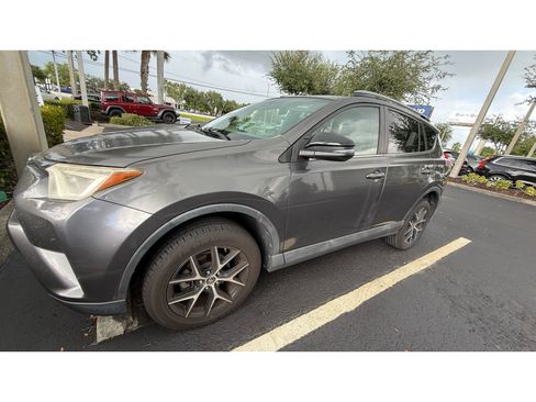 Used 2017 Toyota RAV4 SE FWD image 3