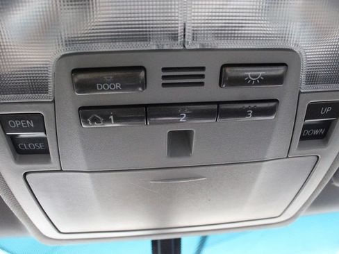 Used 2015 Toyota Camry XLE w/ Moonroof Package FWD image 33
