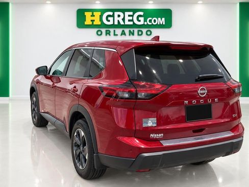 Used 2026 Nissan Rogue SV FWD image 2