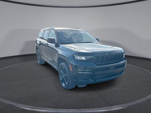 Used 2025 Jeep Grand Cherokee L Limited w/ Black Appearance Package AWD/4WD image 12